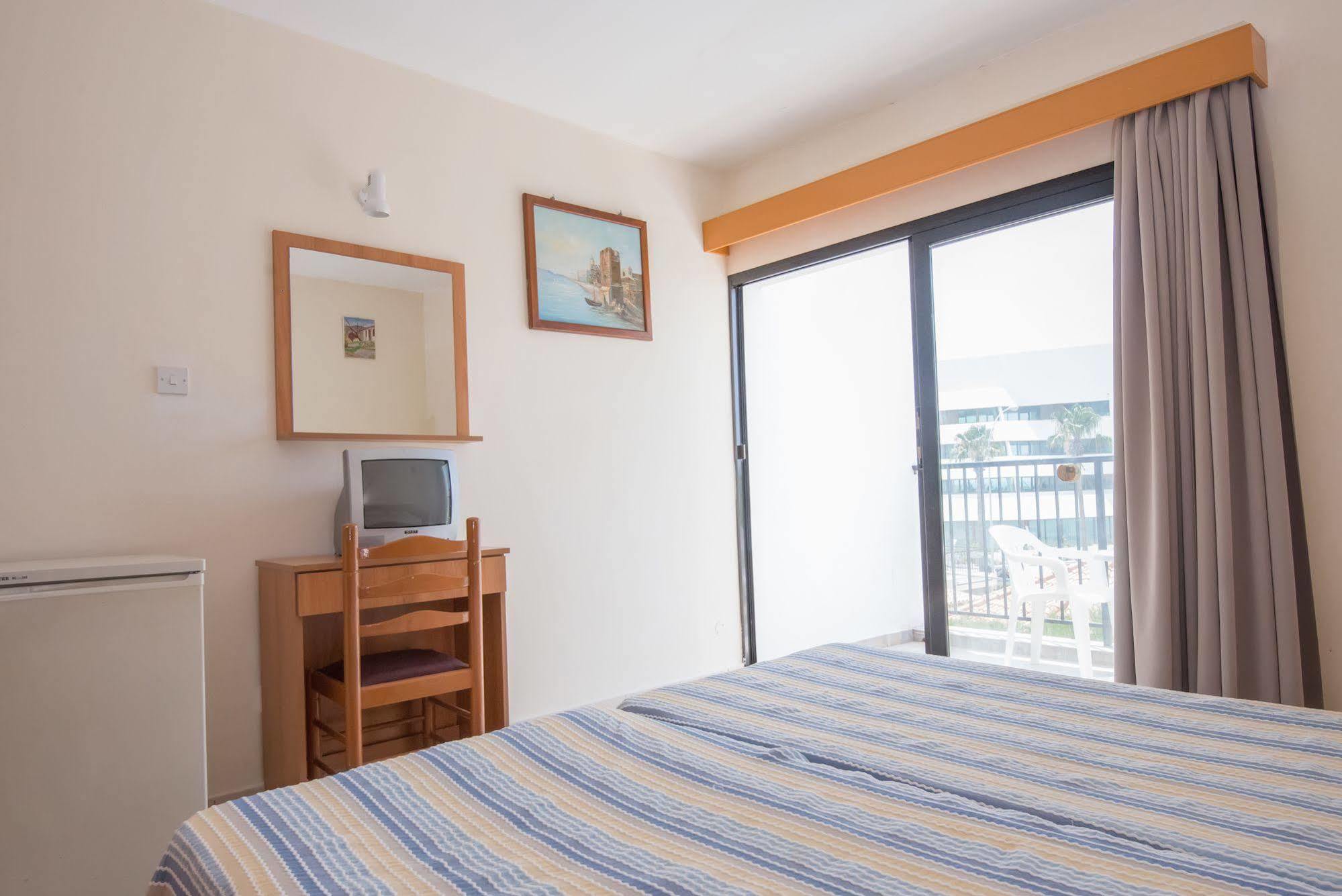 Kkaras Hotel 3 Star Ayía Nápa Extérieur photo