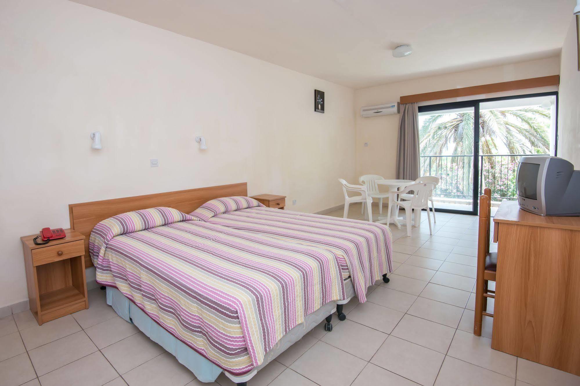Kkaras Hotel 3 Star Ayía Nápa Extérieur photo
